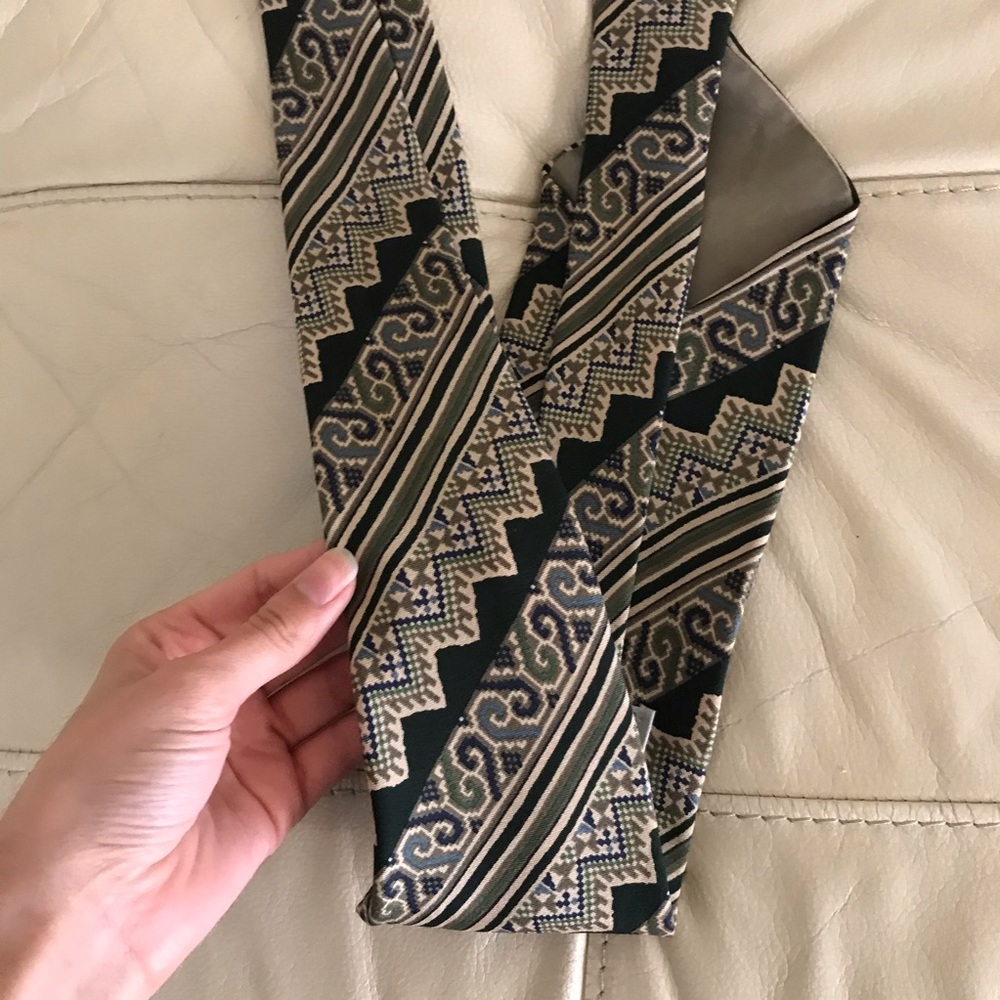 Giorgio Armani Silk Men’s Tie - Picture 3 of 5